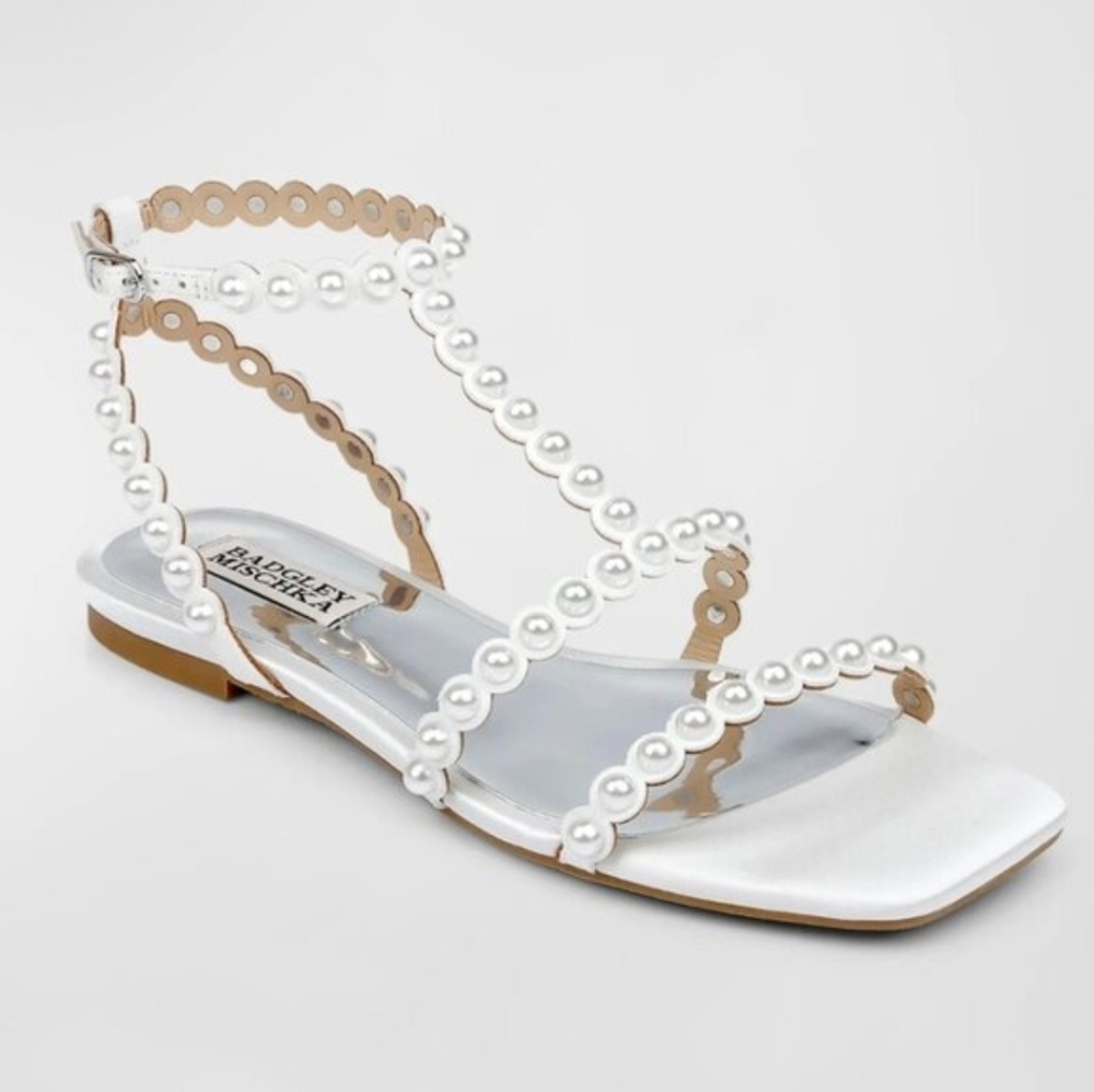🤍🔹️Badgley Mischka 🔹️cami Dress White Faux Pearls Sandals  [M]